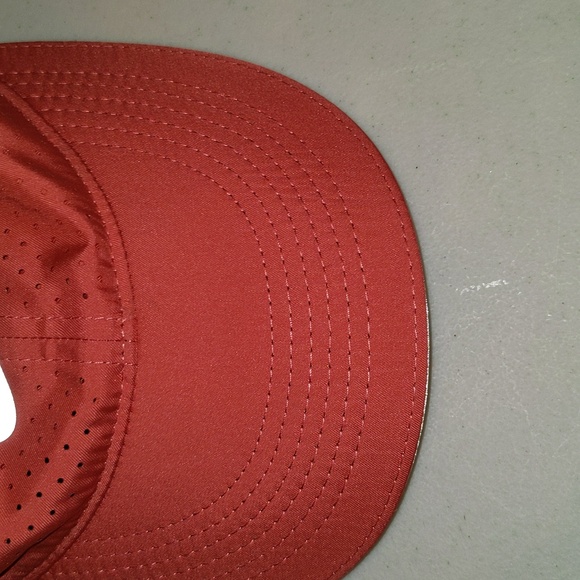 Nike Featherlight Dri Fit Reflective Swoosh Adjustable Strap Hat 195242069202 - Picture 3 of 9